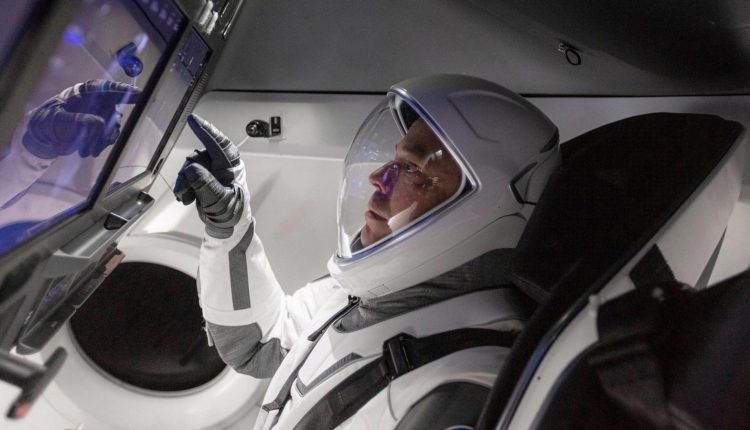 SpaceX-Crew-Dragon-Astronaut-Robert-Behnken