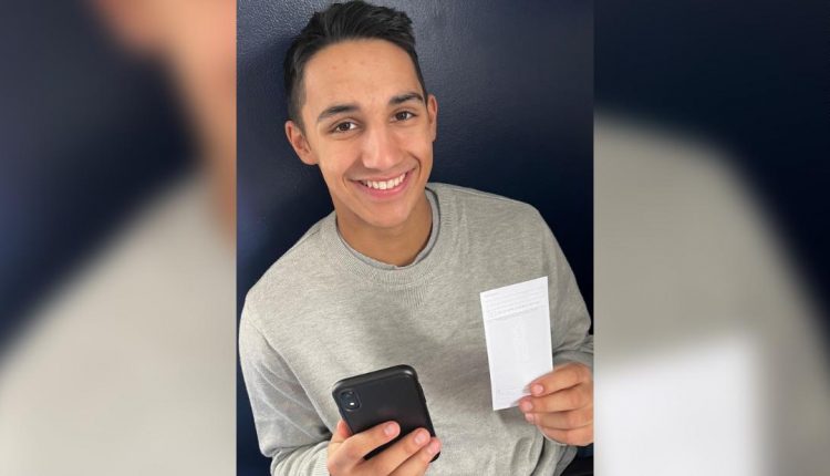 220222173522-01-mom-pays-son-staying-off-social-super-tease