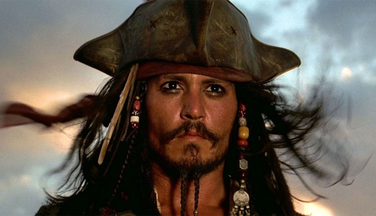 Johnny-Depp-est-peut-etre-connu-pour-jouer-le-capitaine-Jack