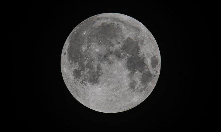 a-total-lunar-eclipse-spawns-blood-supermoon-720×720