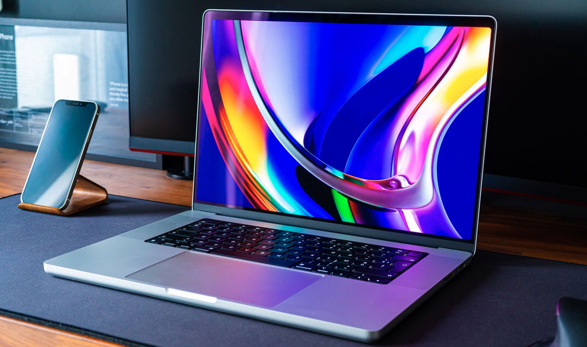 MacBook Pro OLED